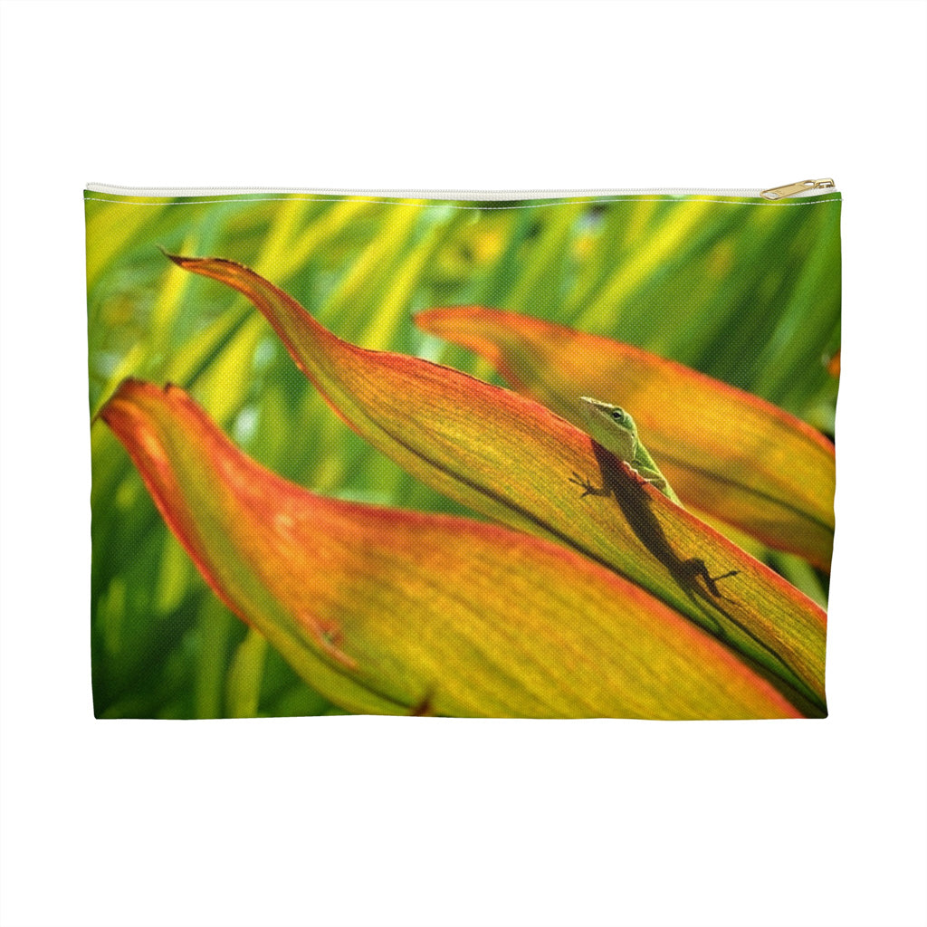 Front view of the large 12 x 8.75 inch pouch with sunlit gecko design and white zipper.