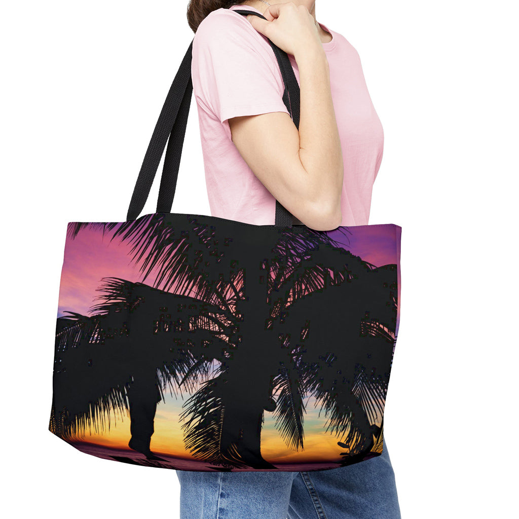 Young woman with a weekender bag featuring the intense sunset design hanging from her shoulder.